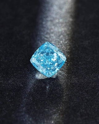 CVD Lab Grown Synthetic Fancy Vivid Diamond Cushion Shape 2.25ct دارای گواهینامه IGI
